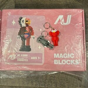 Knaws Magic blocks. Puzzle bundles and save yall.  Key chains are not included.